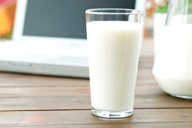 Waspadalah, Ini Yang Akan Terjadi Jika Minum Susu Basi